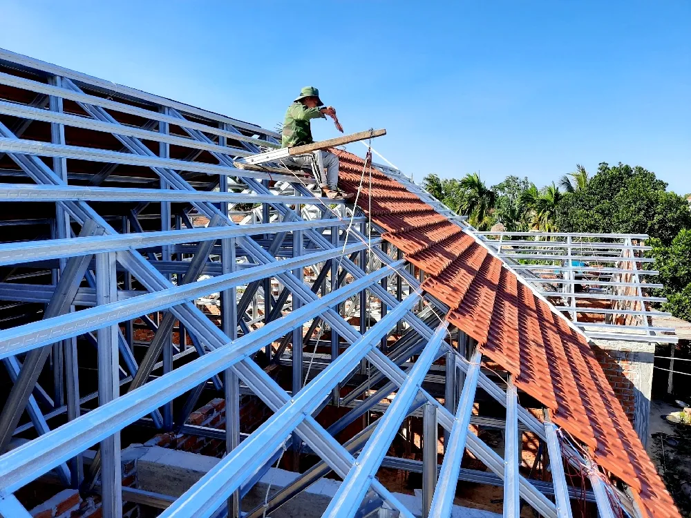 Khoảng cách vì kèo mái ngói là bao nhiêu?